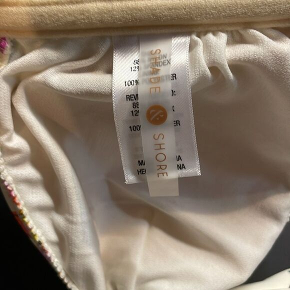 Shade & Shore woman’s tropical print bikini top. Size S - Picture 4 of 5